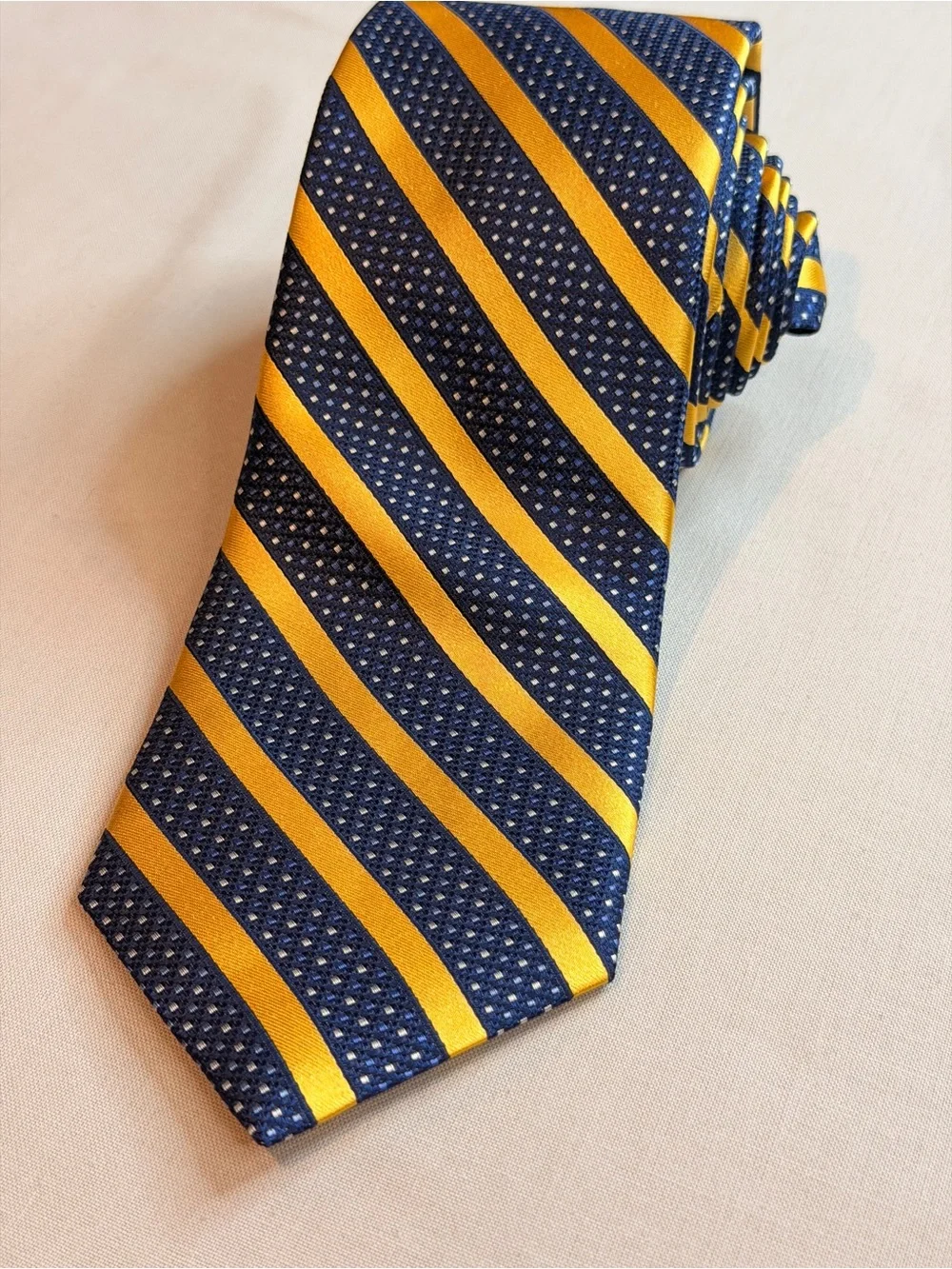 Daniel Cremieux silk tie
